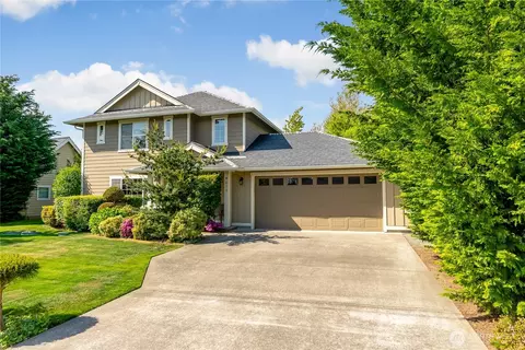 4610 Elmwood Dr, Blaine, WA 98230