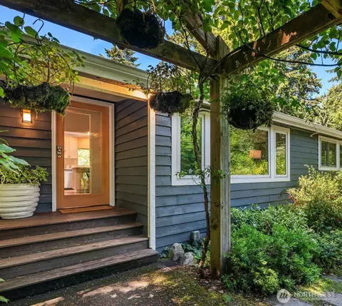 12032 Vashon Hwy SW, Vashon, WA 98070