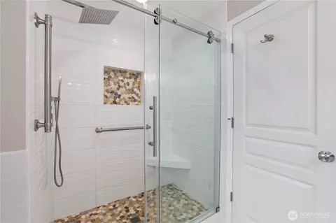 Bath - 1203 Blue Jay Ave SW, Orting, WA 98360 photo 4 of 5