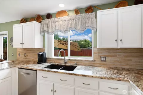 Kitchen - 1203 Blue Jay Ave SW, Orting, WA 98360 photo 6 of 7