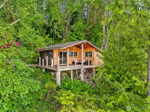 9524 Maple Beach Ln NW, Olympia, WA 98502
