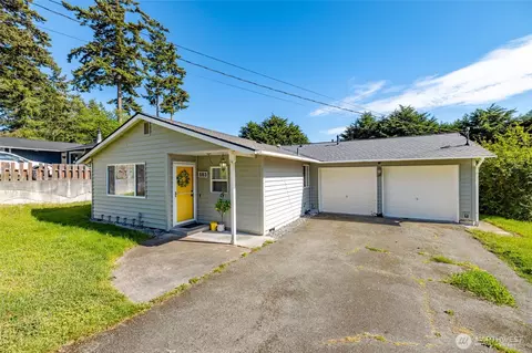 583 Salal St, Oak Harbor, WA 98277