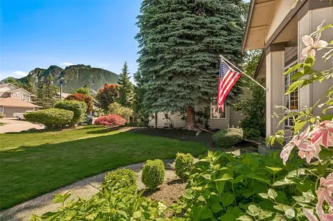 445 SE 7th St, North Bend, WA 98045