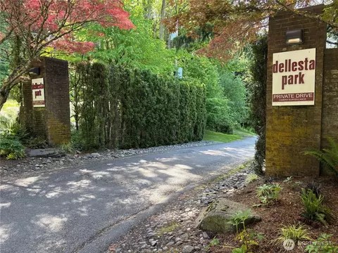 2111 Dellesta Dr, Bellingham, WA 98226