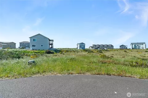 471 Hilo Ct, Ocean Shores, WA 98569