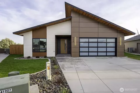 554 N Sparrow Ln, Moses Lake, WA 98837