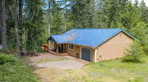 70 N Beaver Pl N, Hoodsport, WA 98548