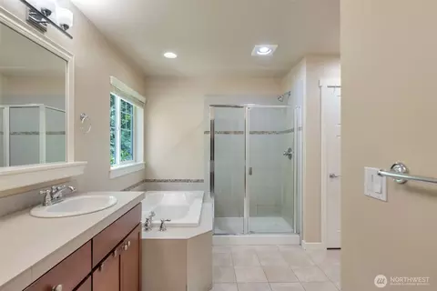 Bath - 23119 36th Dr SE, Bothell, WA 98021 photo 3 of 5