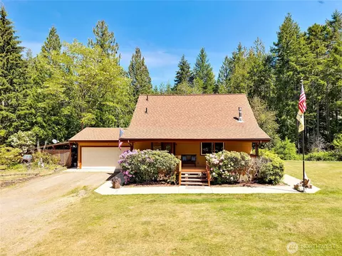 8801 NW Freddies Ln, Bremerton, WA 98312