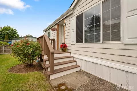 300 Park Ave #18, Buckley, WA 98321