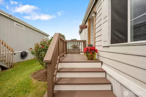 300 Park Ave #18, Buckley, WA 98321