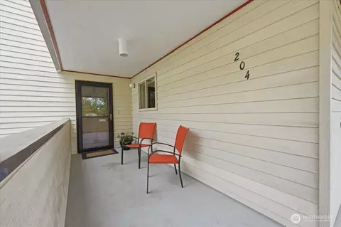 8516 196th St SW #204, Edmonds, WA 98026