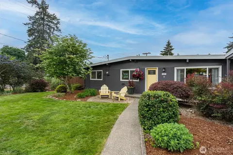 24855 16th Ave S, Des Moines, WA 98198