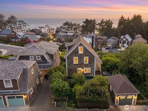 81 Fireside Ln, Pacific Beach, WA 98571