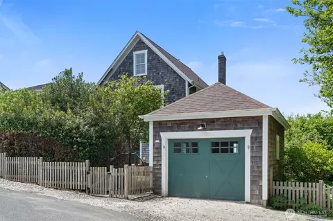 81 Fireside Ln, Pacific Beach, WA 98571