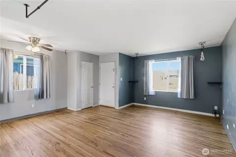 Living - 356 28th Ave, Longview, WA 98632 photo 3 of 3
