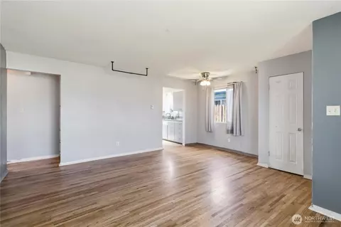 Living - 356 28th Ave, Longview, WA 98632 photo 2 of 3