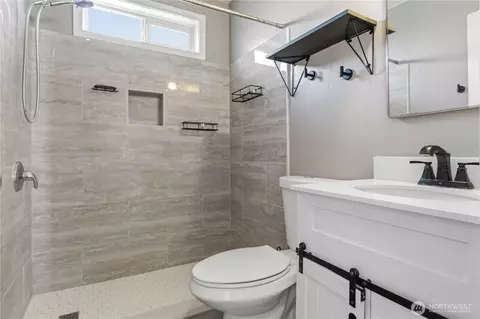 Bath - 356 28th Ave, Longview, WA 98632 photo 1 of 2