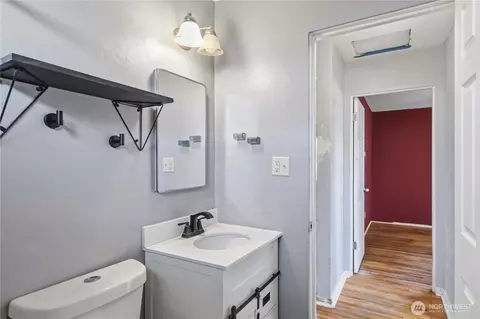 Bath - 356 28th Ave, Longview, WA 98632 photo 2 of 2
