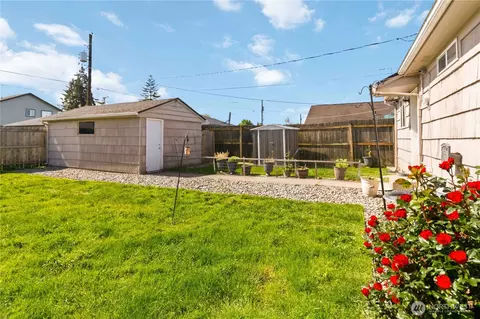 Exterior - 356 28th Ave, Longview, WA 98632 photo 7 of 11