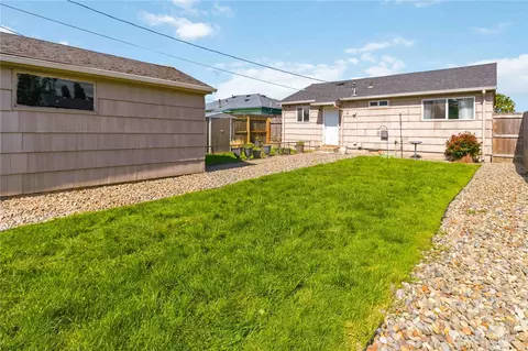 Exterior - 356 28th Ave, Longview, WA 98632 photo 8 of 11