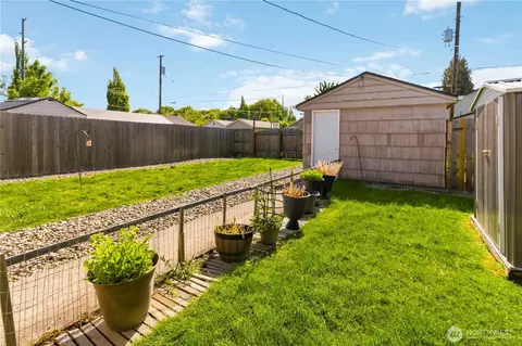 Exterior - 356 28th Ave, Longview, WA 98632 photo 10 of 11