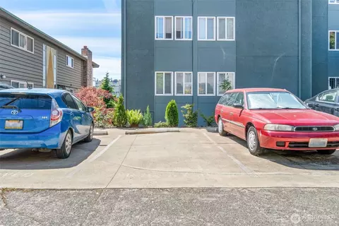 Exterior - 75 E Lynn St #B, Seattle, WA 98102 photo 6 of 8