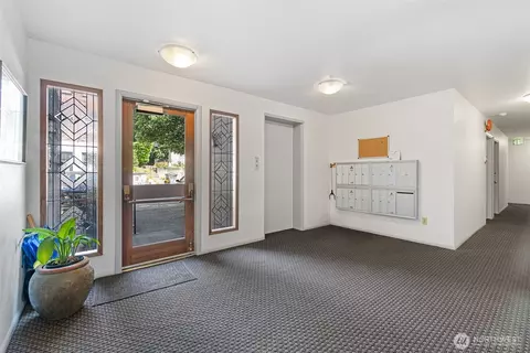 Entry Way - 75 E Lynn St #B, Seattle, WA 98102 photo 2 of 2
