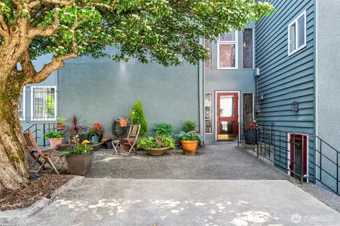 Exterior - 75 E Lynn St #B, Seattle, WA 98102 photo 7 of 8