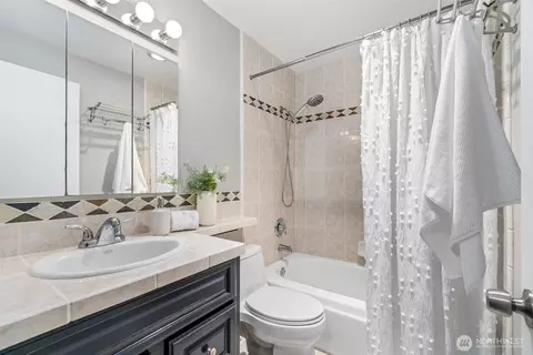 Bath - 75 E Lynn St #B, Seattle, WA 98102 photo 1 of 1