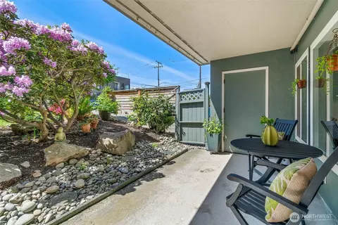 Exterior - 75 E Lynn St #B, Seattle, WA 98102 photo 2 of 8