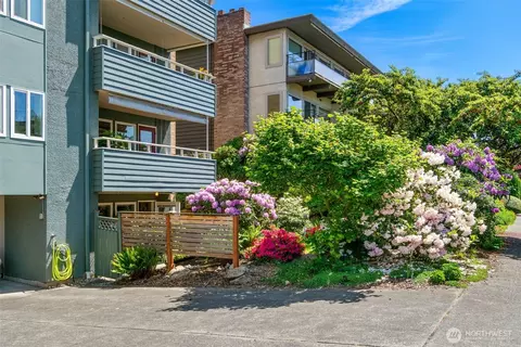 Exterior - 75 E Lynn St #B, Seattle, WA 98102 photo 4 of 8