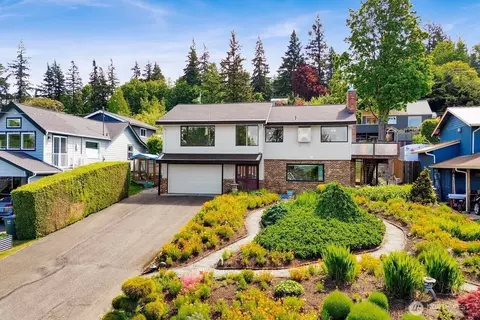 1129 37th St, Bellingham, WA 98229
