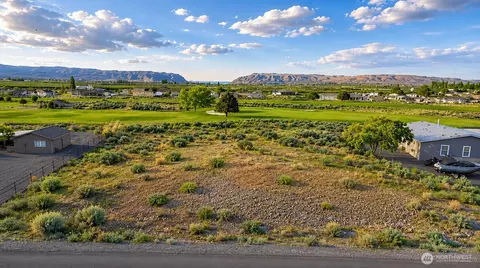 877 Desert Aire Dr SW, Mattawa, WA 99349