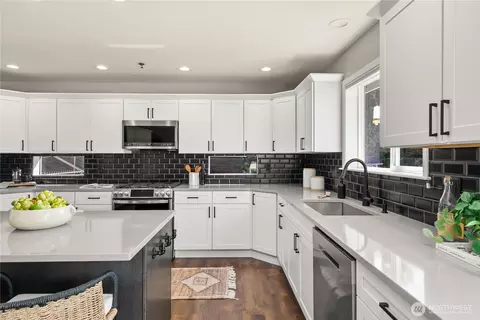 Kitchen - 37804 34th Ave E, Roy, WA 98580 photo 2 of 2