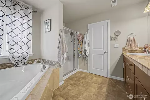 Bath - 502 Carrier Ave SW, Orting, WA 98360 photo 3 of 4