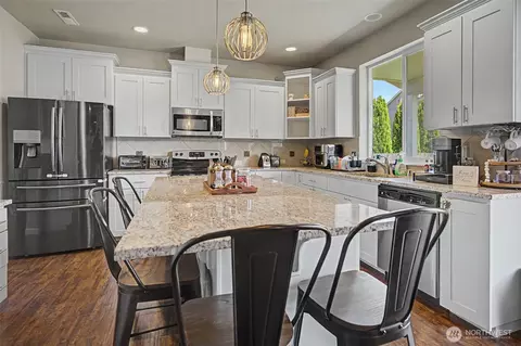 Kitchen - 502 Carrier Ave SW, Orting, WA 98360 photo 6 of 7