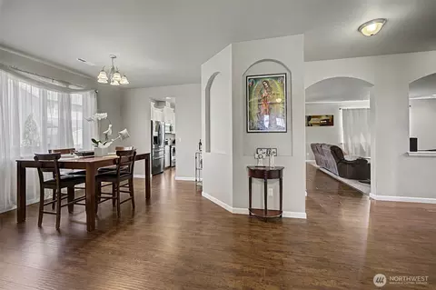 Entry Way - 502 Carrier Ave SW, Orting, WA 98360 photo 2 of 5