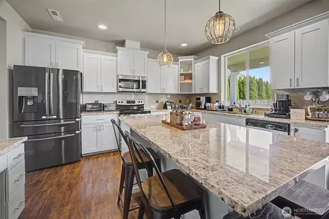 Kitchen - 502 Carrier Ave SW, Orting, WA 98360 photo 3 of 7