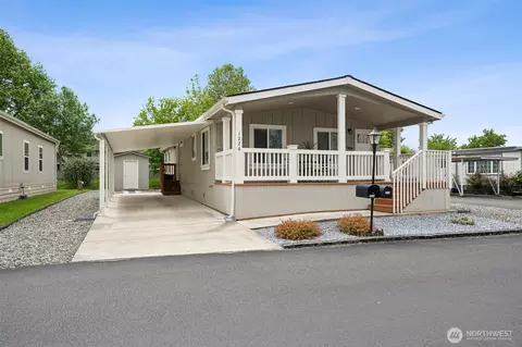 1226 Maple Dr, Enumclaw, WA 98022