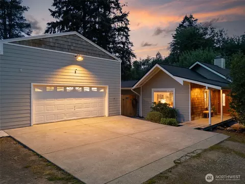 6096 E Collins Rd, Port Orchard, WA 98366