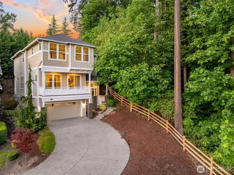 16990 NE 84th Ct, Redmond, WA 98052