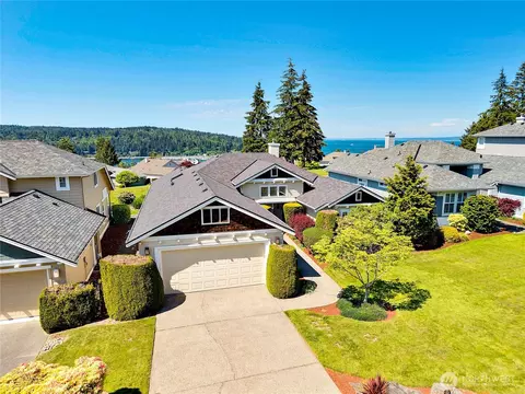 95 Seaway Pl, Port Ludlow, WA 98365