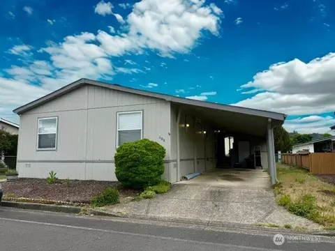 608 Egret Ln, Longview, WA 98632