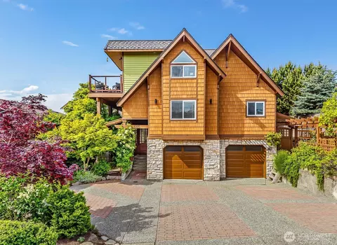 545 Holly Dr, Edmonds, WA 98020