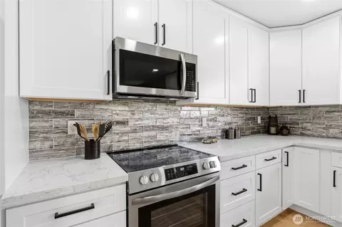 Kitchen - 8613 4th Pl SE, Everett, WA 98208 photo 3 of 6