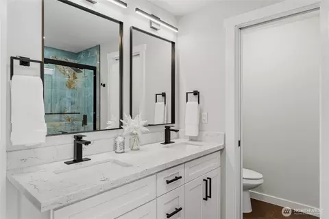 Bath - 8613 4th Pl SE, Everett, WA 98208 photo 3 of 4