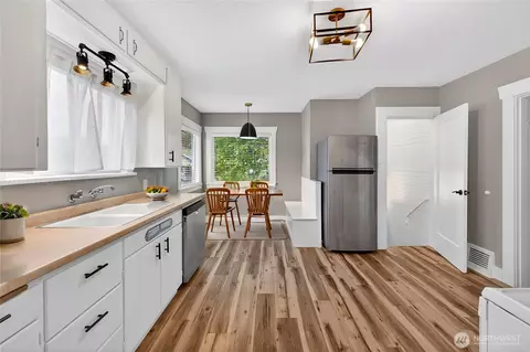 Kitchen - 3026 Porter St, Enumclaw, WA 98022 photo 1 of 3