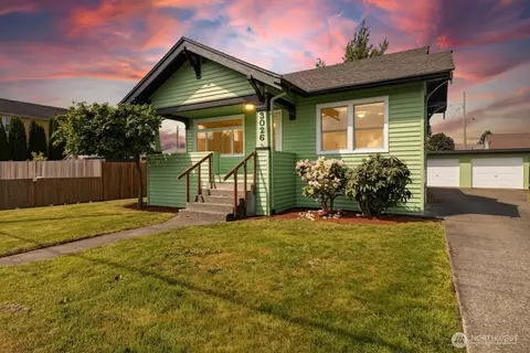 3026 Porter St, Enumclaw, WA 98022