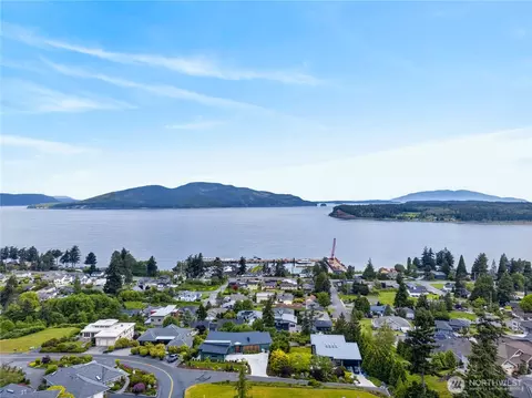2915 17th St, Anacortes, WA 98221